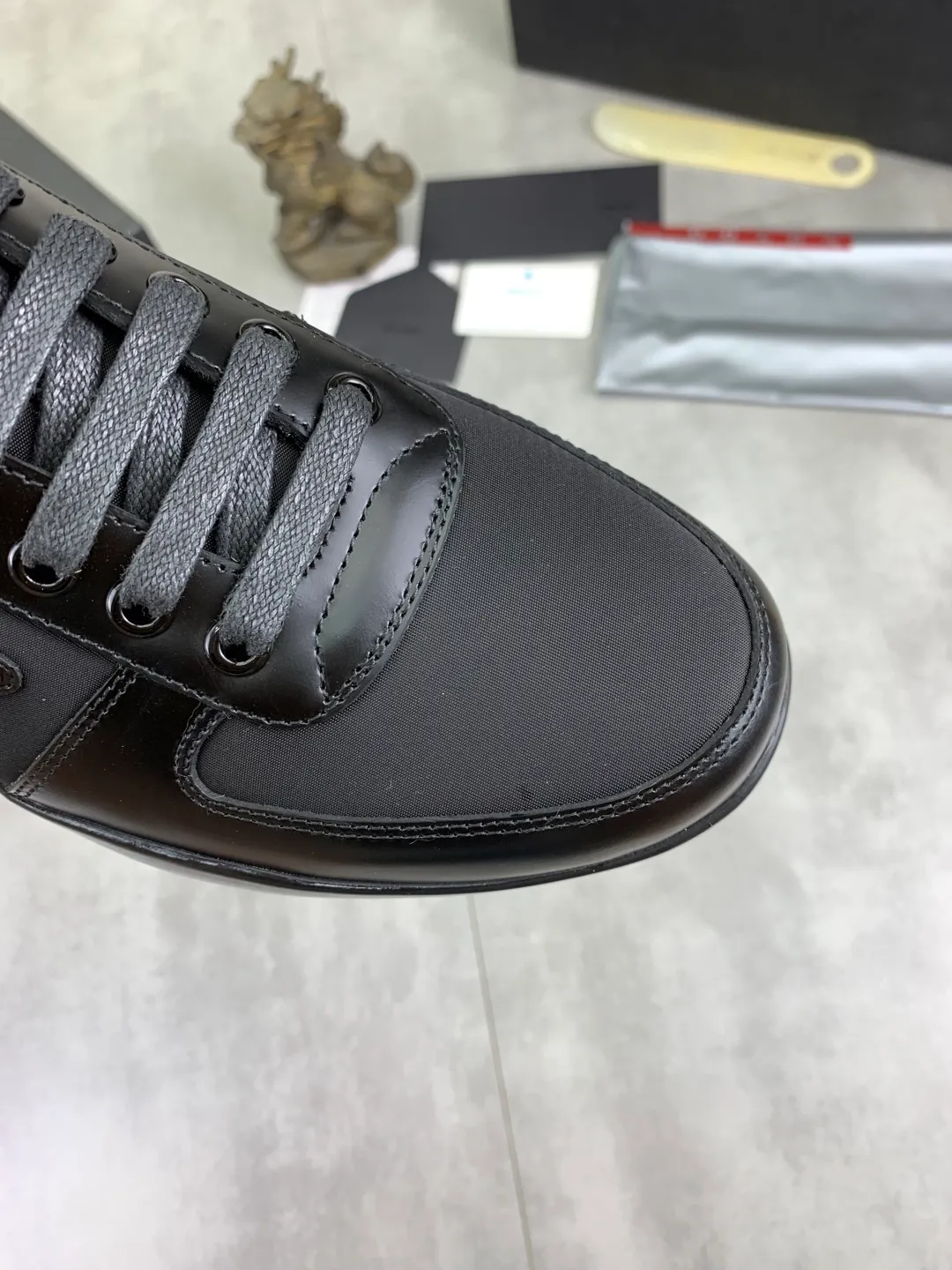 Men's men's shoes💰P580💰【New style】Top quality, classic popular models on the official website, timeless for a century,🆘 The trendy brand (Prada) mainly promotes popular models, avant-garde and versatile fashionable men's shoes, private version molding, cowhide surface splicing 1:1 oil edge processing... fashionable and simple, original imported cowhide interior cowhide feet; the atmosphere and personality are more fashionable, eye-catching and pursuing class. It will subvert old ideas and be a must-have for fashionistas who want to spend time with you! Must keep it! High-end comfort, high-end quality workmanship. Size: 38-44 Available in black. full package